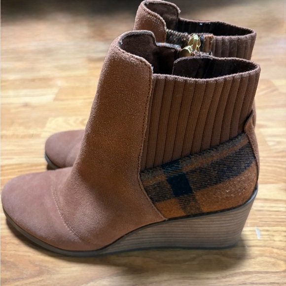 TOMS Brown Sock Wedge Boot, Size 9 - Picture 2 of 5